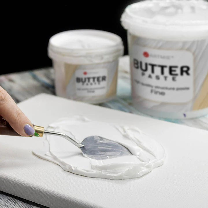 Нанесување структурна паста ARTMIE Butter Fine со сликарска шпатула