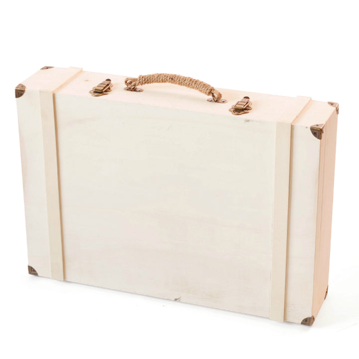 Дрвен куфер со метални појачувања 63 x 43 x 14 cm
