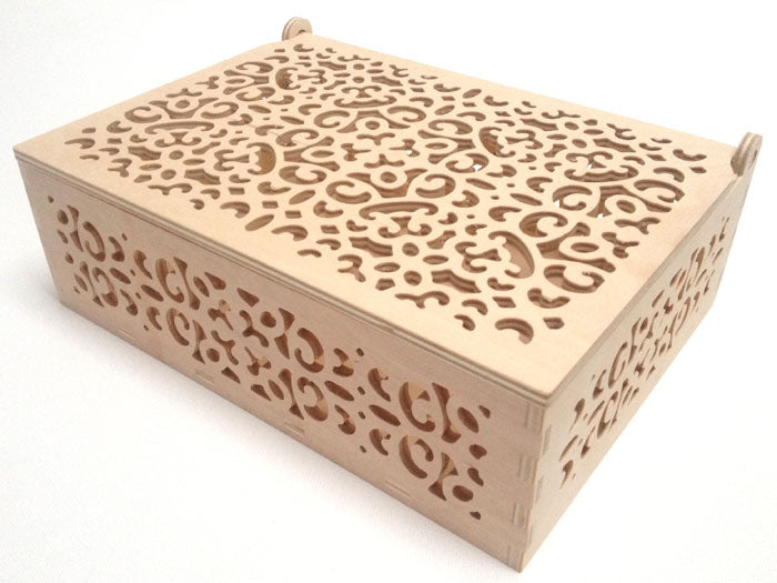 Изрезбана кутија голема 232 x 172 x 82 mm