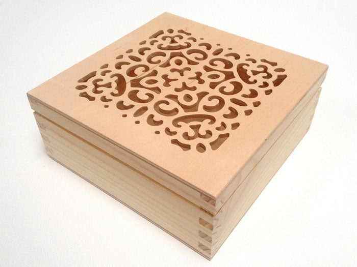 Кутија за накит со украсен капак - 15 x 15 cm